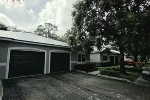 260 Crestwood Cir, Royal Palm Beach, FL 33411 - Photo 2