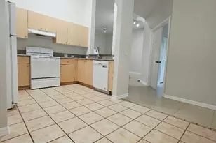 260 Crestwood Cir, Royal Palm Beach, FL 33411 - Photo 4