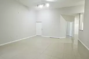 260 Crestwood Cir, Royal Palm Beach, FL 33411 - Photo 8
