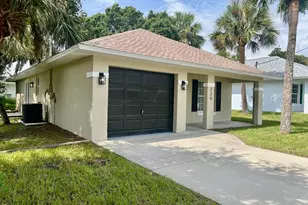 225 12th St SW, Vero Beach, FL 32962 - Photo 2