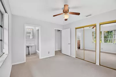 129 Greenbrier Drive, Palm Springs, FL 33461 - Photo 10
