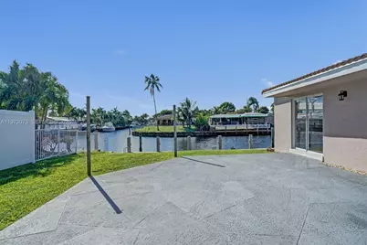 949 SE 10th Court, Pompano Beach, FL 33060 - Photo 12