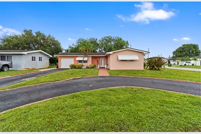 1111 NW 85th Way, Pembroke Pines, FL 33024 - Photo 1