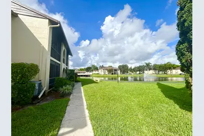 132 Lake Pine Circle #B-2, Greenacres, FL 33463 - Photo 2