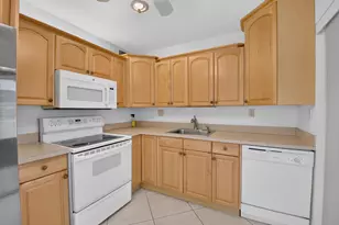174 Capri D E, Delray Beach, FL 33484 - Photo 8