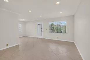 174 Capri D E, Delray Beach, FL 33484 - Photo 4