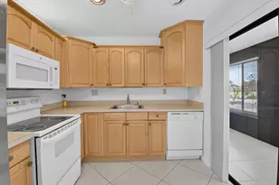 174 Capri D E, Delray Beach, FL 33484 - Photo 10