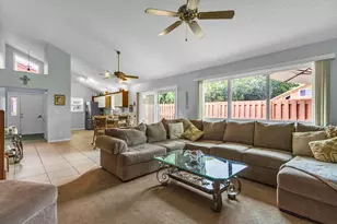 111 Maplecrest Cir, Jupiter, FL 33458 - Photo 4