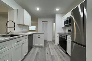 1331 W Campanelli Dr, Plantation, FL 33322 - Photo 8