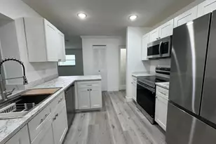 1331 W Campanelli Dr, Plantation, FL 33322 - Photo 1