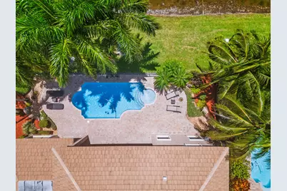 10538 Versailles Boulevard, Wellington, FL 33449 - Photo 8