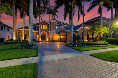 10538 Versailles Boulevard, Wellington, FL 33449 - Photo 2