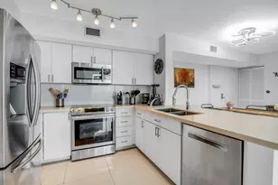 1155 Brickell Bay Dr, Miami, FL 33131 - Photo 16