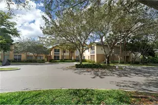 9901 Westview Dr, Coral Springs, FL 33076 - Photo 12