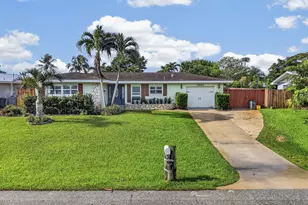 3854 Buttercup Cir S, Palm Beach Gardens, FL 33410 - Photo 2