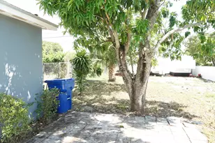 1456 W 29th St, Riviera Beach, FL 33404 - Photo 10