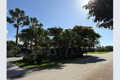 716 Middle River Drive, Fort Lauderdale, FL 33304 - Photo 2