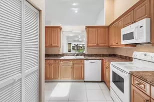 8271 Sun Lake Dr, Boca Raton, FL 33496 - Photo 6