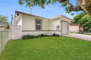2848 NW 9th Pl, Fort Lauderdale, FL 33311 - Photo 2