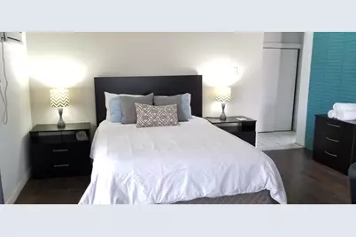 1000 NE 17th Court, Fort Lauderdale, FL 33305 - Photo 8