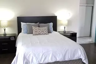 1000 NE 17th Ct, Fort Lauderdale, FL 33305 - Photo 8