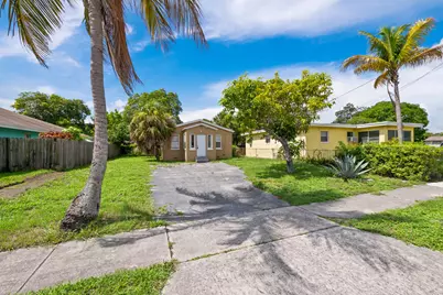 649 W 10th Street, Riviera Beach, FL 33404 - Photo 2