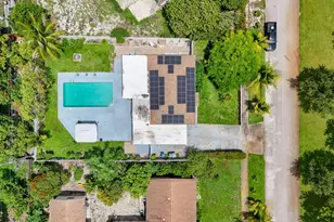 813 Date Palm Dr, Lake Park, FL 33403 - Photo 2