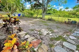 121 NW 7th Ct, Deerfield Beach, FL 33441 - Photo 4