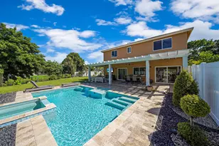911 SW 87th Ave, Pembroke Pines, FL 33025 - Photo 26
