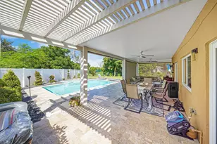 911 SW 87th Ave, Pembroke Pines, FL 33025 - Photo 20