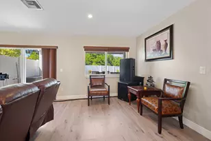 911 SW 87th Ave, Pembroke Pines, FL 33025 - Photo 6