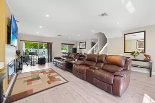 911 SW 87th Ave, Pembroke Pines, FL 33025 - Photo 4