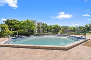 900 Colony Point Cir, Pembroke Pines, FL 33026 - Photo 38