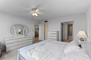 900 Colony Point Cir, Pembroke Pines, FL 33026 - Photo 24