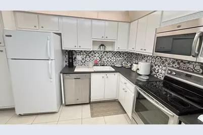 605 Oaks Drive #503, Pompano Beach, FL 33069 - Photo 2