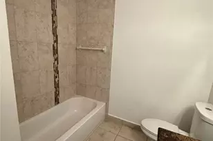 445 Lakeview Dr, Weston, FL 33326 - Photo 12