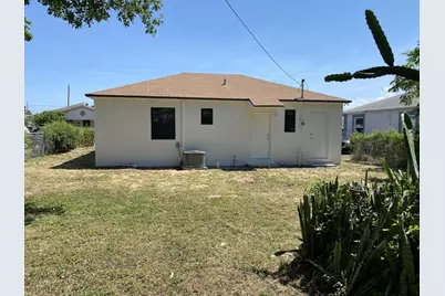 816 W 4th Street, Riviera Beach, FL 33404 - Photo 2