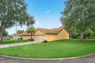 3703 S Lancewood Pl, Delray Beach, FL 33445 - Photo 2