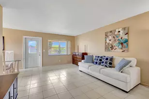 64 Coventry C, West Palm Beach, FL 33417 - Photo 2