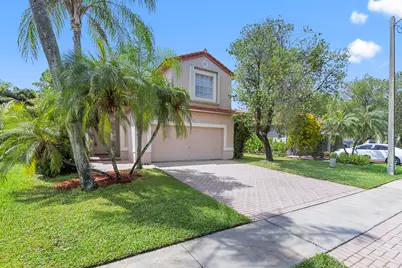 19250 NW 12th Manor, Pembroke Pines, FL 33029 - Photo 2
