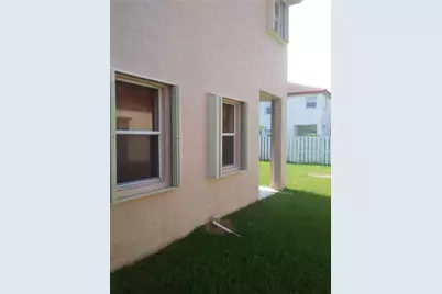 19250 NW 12th Manor, Pembroke Pines, FL 33029 - Photo 4