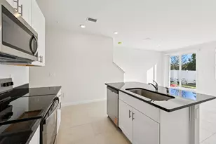 654 Salisbury Cir, Fort Pierce, FL 34982 - Photo 8