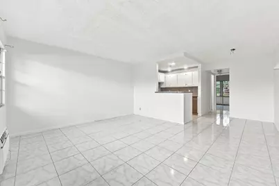 310 Oakridge R Court #310, Deerfield Beach, FL 33442 - Photo 6