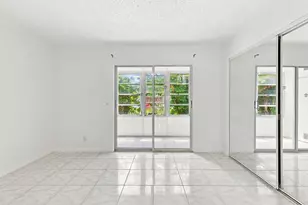 310 Oakridge R Ct, Deerfield Beach, FL 33442 - Photo 22