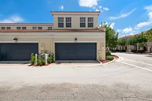 870 NW 83rd Ln, Boca Raton, FL 33487 - Photo 4