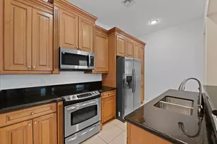 870 NW 83rd Ln, Boca Raton, FL 33487 - Photo 10