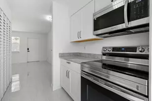 968 W 9th St, Riviera Beach, FL 33404 - Photo 2