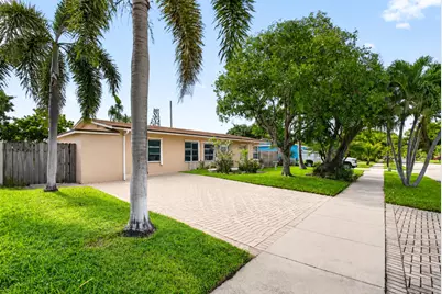 2750 NE 9th Terrace, Pompano Beach, FL 33064 - Photo 2