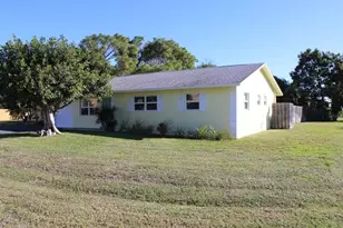 2104 NE 1st Ct, Boynton Beach, FL 33435 - Photo 2
