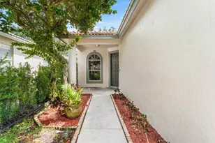196 Seminole Lakes Dr, Royal Palm Beach, FL 33411 - Photo 4